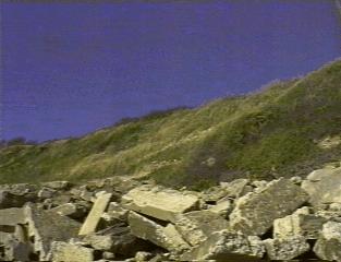 grassy-cliffs-and-rocks.jpg (47604 bytes)